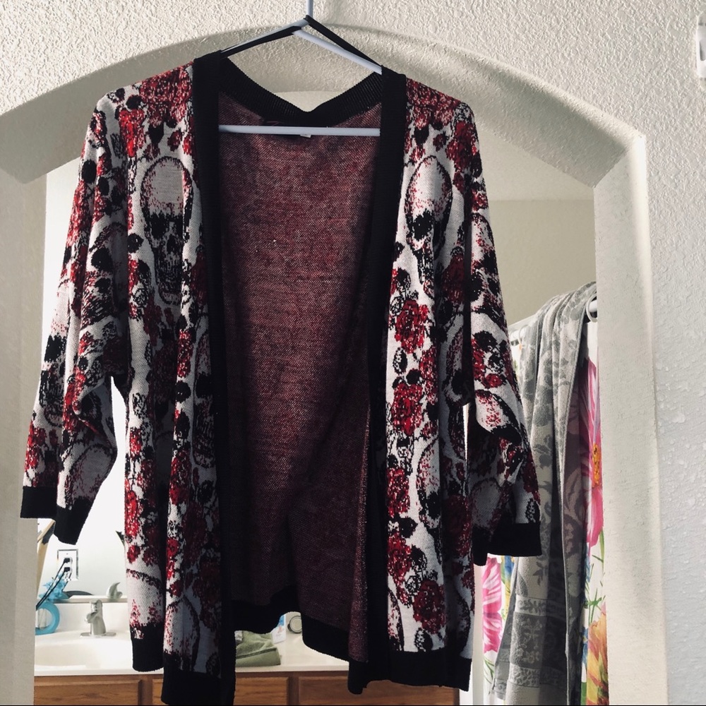 Skulls n roses sweater
